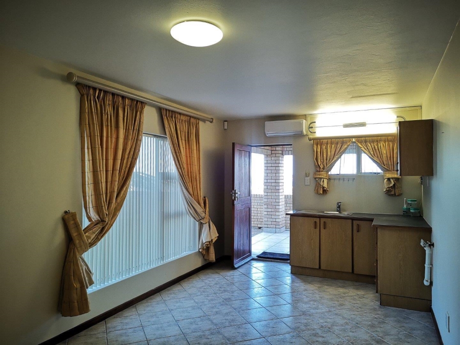 5 Bedroom Property for Sale in Menkenkop Western Cape